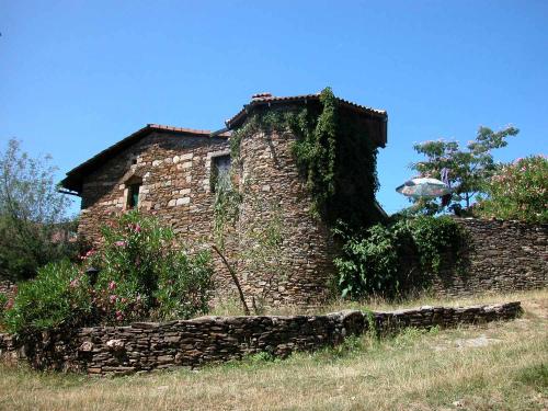 Chateau du Blat: Turm der Ferienwohnung N4 von er Ostseite her gesehen.