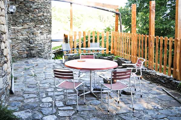 Chateau du Blat: Sdterrasse vor App. N1, 2 und N3.